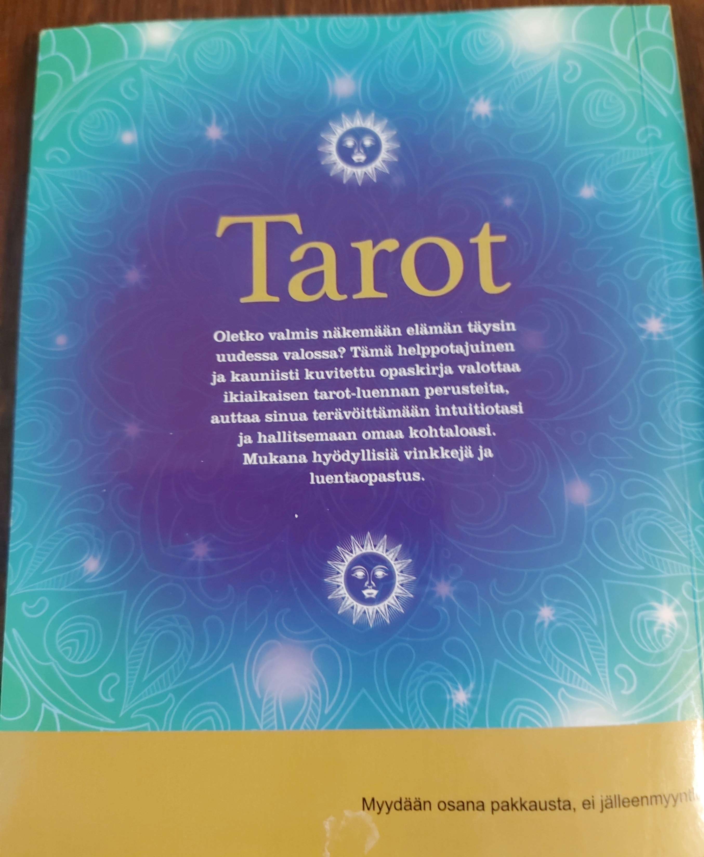 009 Tarot kirja ja kortit takakansi