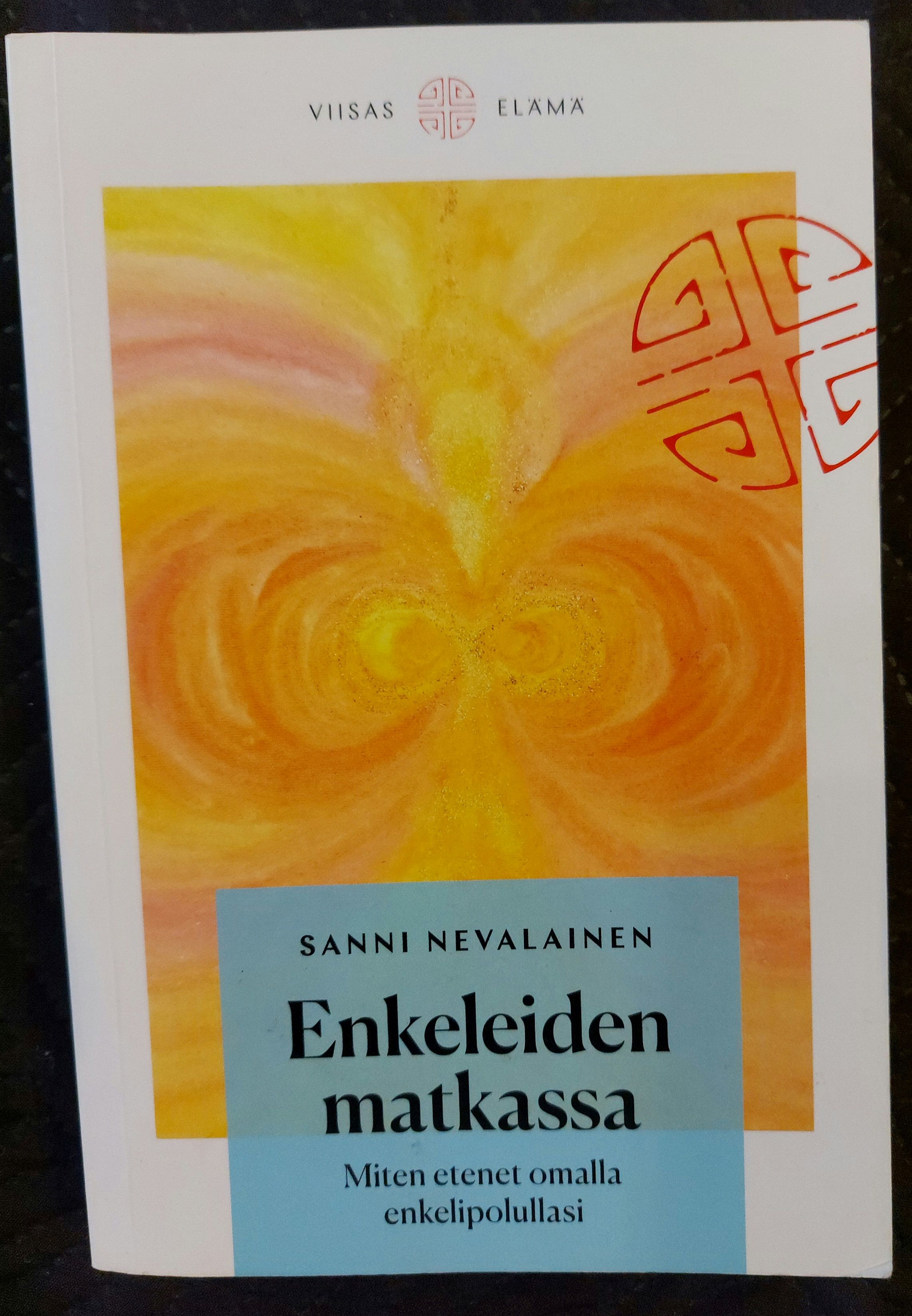 Enkeleiden matkassa etukansi